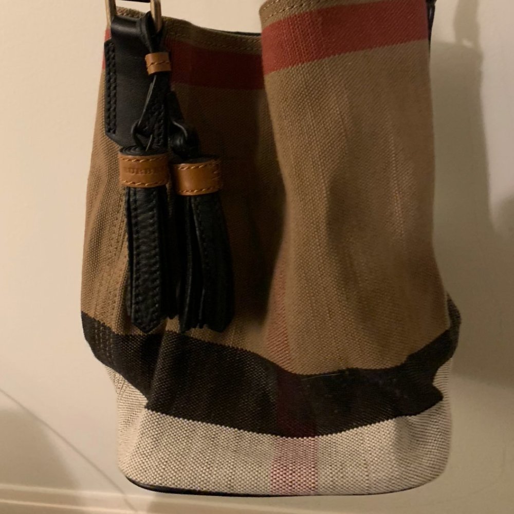burberry ashby bucket bag